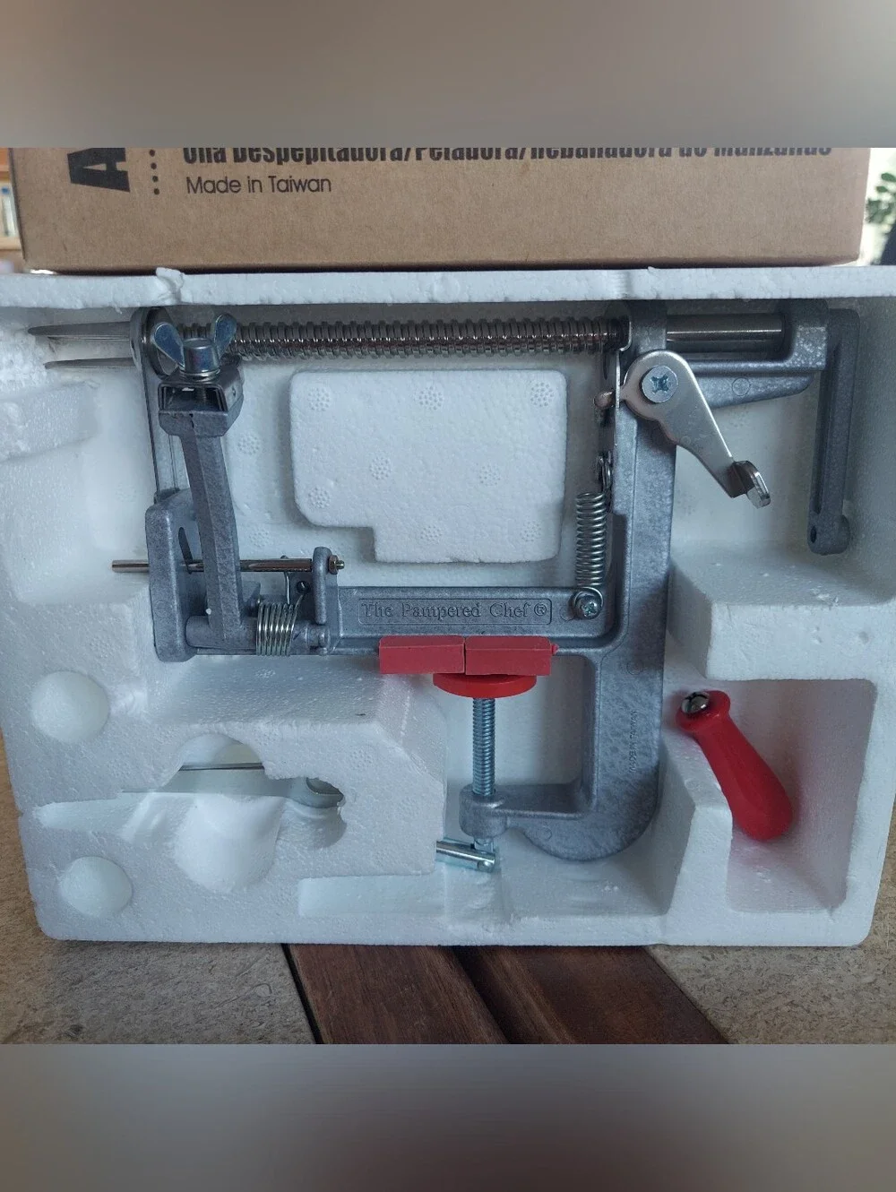 The Pampered Chef Apple Peeler/Corer/Slicer With Thick Slice Attachment